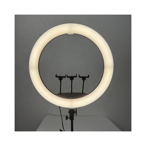 <span class=keywords><strong>Prix</strong></span> de gros studio caméra vidéo téléphone <span class=keywords><strong>22</strong></span> <span class=keywords><strong>pouces</strong></span> led cercle anneau lumière photographie vlogging kit et maquillage vanité avec lumière - Product Image 1