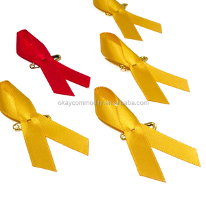 Spilla Personalizzata OKAY da 7 cm con <span class=keywords><strong>Nastro</strong></span> in Raso Giallo <span class=keywords><strong>per</strong></span> la Consapevolezza sul Cancro al <span class=keywords><strong>Seno</strong></span> - Product Image 6