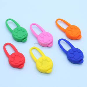 Moda nueva mascota silicona LED lámpara perro brillante colgante noche seguridad silicona luz colgantes perro silicona LED mascota etiqueta mascota collares - Product Image 5