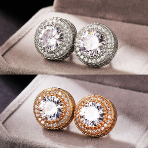 Orecchini a perno rotondi versatili per donna, gioielli per le orecchie in stile minimalista e brillante. - Product Image 3