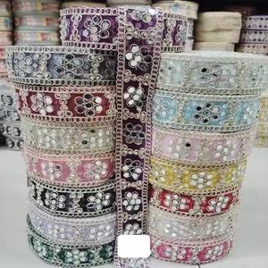 Tissu satiné brodé sur mesure, écologique, résistant à l'eau, pour saris et lehengas, motifs complexes, décoratif cousu - Product Image 1