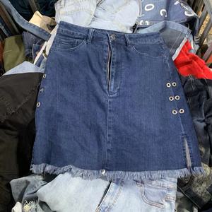 Ukay Fardos de Ukay, Falda vaquera usada, Falda vaquera corta de primera elección, ropa de mujer usada en paquete - Product Image 4