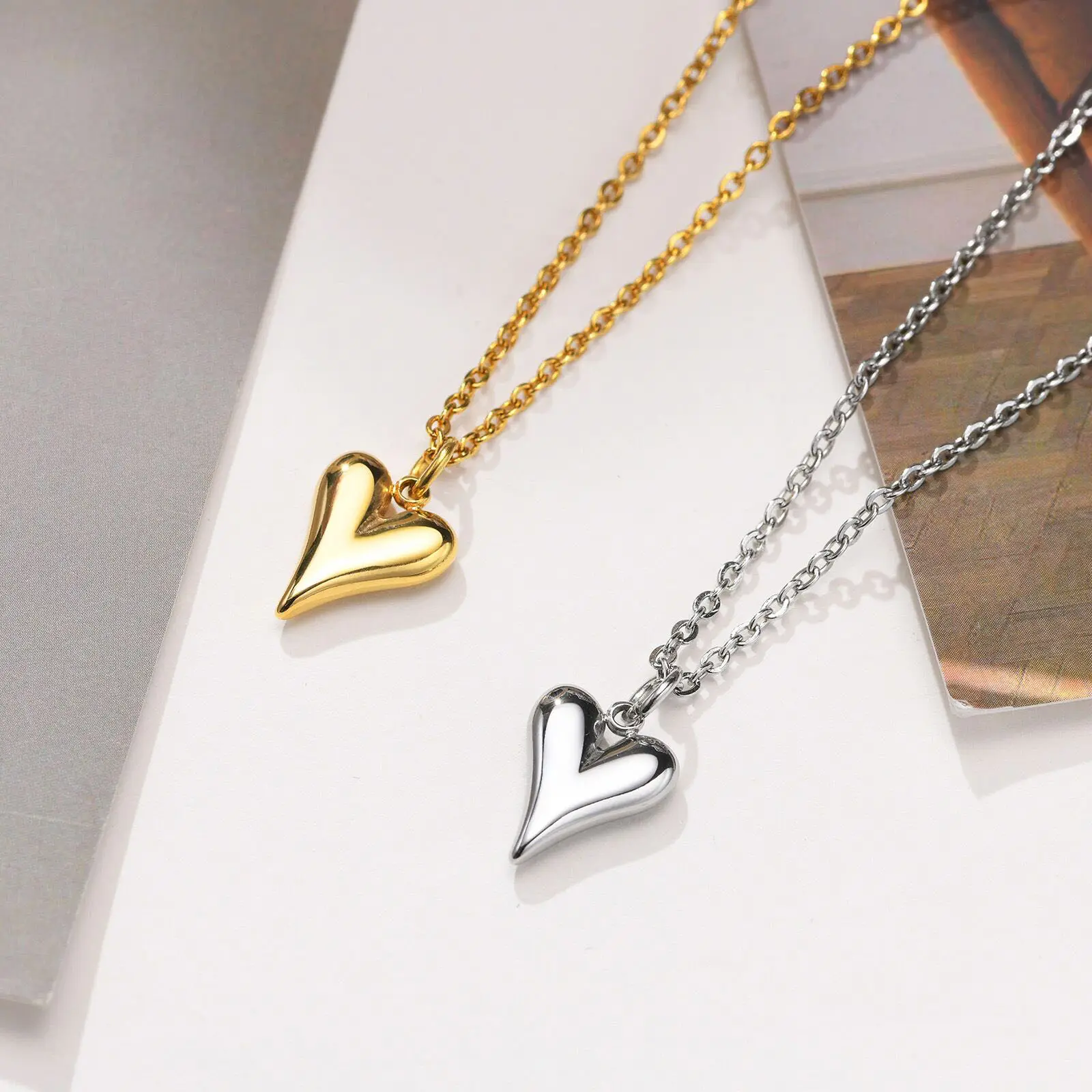 Fashion Gold Chain Necklace Jewelry Stainless Steel Dainty Tiny Love Heart Charm Women Heart Shaped Choker Pendant Necklace