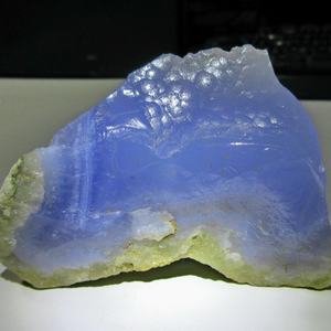 Venta al por Mayor de Piedras Preciosas Naturales, Calcedonia Azul Turca en Bruto y Ágata Azul en Bruto para la Fabricación de Joyas - Product Image 1