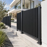 Clôture en aluminium sur mesure avec boîte aux lettres intégrée, panneau moderne noir à lattes verticales pour villa résidentielle, cour avant