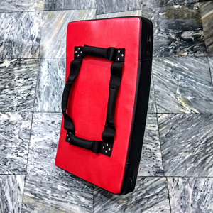 Bouclier de frappe et de coup de pied incurvé multi-angles en cuir PU avec impression de logo personnalisée pour la boxe - Product Image 1