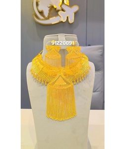 Conjunto de joyas de diamantes de 4 piezas chapadas en oro de diseñador para mujer hechas a mano para compromiso de boda y ocasiones de fiesta - Product Image 1