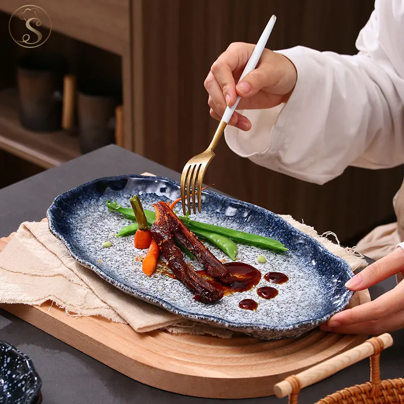 日本のクリエイティブブラックプレートセット食器不規則な楕円形セラミック磁器プレート & レストラン用料理
