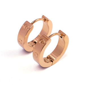 Moda Design di lusso Charm oro placcato oro 18K impermeabile in acciaio inox tondo Huggie cerchio orecchini gioielli per le donne regalo di nozze - Product Image 4