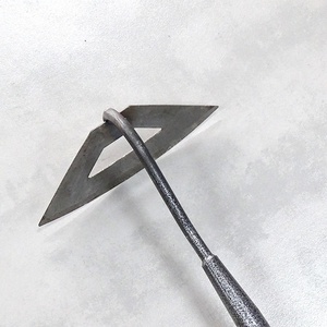 <span class=keywords><strong>Houe</strong></span> de jardin en <span class=keywords><strong>acier</strong></span> de haute qualité et durable avec manche long pour désherber, bêcher, ameublir le sol, racler, creuser - Product Image 1