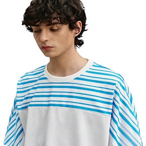 T-shirt tricoté surdimensionné pour homme à rayures et blocs de couleur, manches courtes, col rond, style décontracté, épaules tombantes, avec empiècements imprimés - Product Image 5