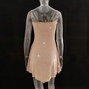 Nuovo Abito alla <span class=keywords><strong>Moda</strong></span> 2025 Pronto per la Spedizione, Vestito con Strass, Spalline Sottili, Linea ad A, Motivo in Rete, Mini Abito - Product Image 3