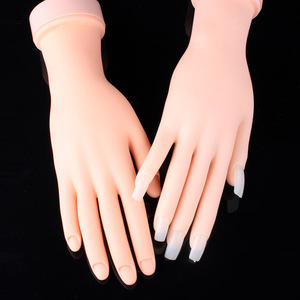 Main d'entraînement en plastique pour la pratique des ongles, modèle de main prothétique pour l'affichage des faux ongles et la formation en manucure en salon - Product Image 2