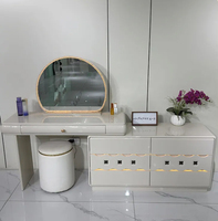 Commode de coiffeuse multifonctionnelle pour petits appartements, rangement moderne avec miroir éclairé, sensation de luxe haut de gamme pour chambre et hôtel