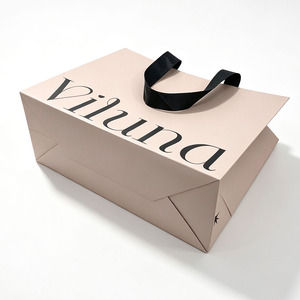 Sacs en papier couché <span class=keywords><strong>nude</strong></span> de luxe pour boutiques de vêtements, sacs cadeaux avec poignées en ruban satiné, sacs d'emballage personnalisés pour vêtements avec logo, sacs de shopping en papier - Product Image 3