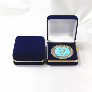 Caja de <span class=keywords><strong>terciopelo</strong></span> <span class=keywords><strong>negro</strong></span> con logotipo personalizado simple, caja de embalaje de monedas con línea dorada, gran oferta - Product Image 5