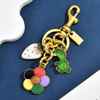 Gantungan Kunci Dinosaurus Stroberi Bunga Enamel Warna-warni Liontin Logam Lucu untuk Dekorasi Tas Tangan Ransel Ornamen Fashion Wanita