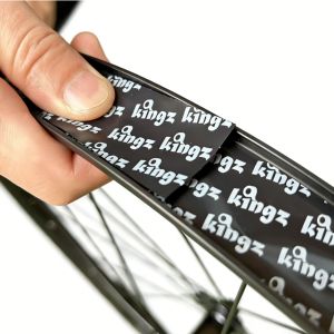Ruban d'étanchéité <span class=keywords><strong>tubeless</strong></span> anti-crevaison 50m pour pneus VTT, personnalisable avec logo, faible MOQ - Product Image 3
