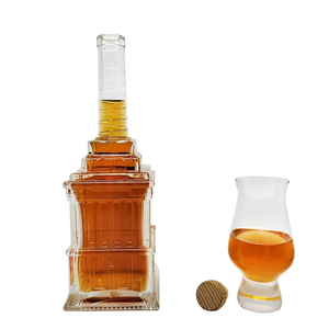 Bouteilles en verre extra flint gaufré, carrées, transparentes, vides, de forme tour, à haute capacité, pour spiritueux, vodka, whisky, <span class=keywords><strong>rhum</strong></span>, gin - Product Image 1