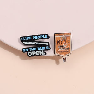J'aime les gens sur la Table ouverte émail broche drôle Pharse métal broches revers sac à dos Badge bijoux cadeaux pour anesthésiste médecin - Product Image 2