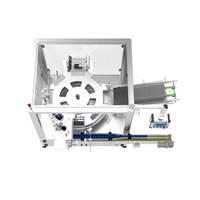 Solution de cartonnage automatisée comprenant des griffes souples imprimées en 3D et des poussoirs latéraux pneumatiques pour un cartonnage multi-bouteilles fiable