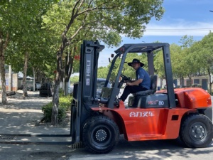 Chariot élévateur diesel Heli de 8 tonnes avec moteur, roulement, boîte de vitesses et pompe - Puissant et économe en carburant, occasion, importé du Japon, prix bas, en vente - Product Image 3