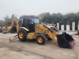 Chargeuse-pelleteuse CAT 428F d'occasion de bonne qualité, en bon état, 4x4, machine de construction multifonctionnelle, à vendre - Product Image 4