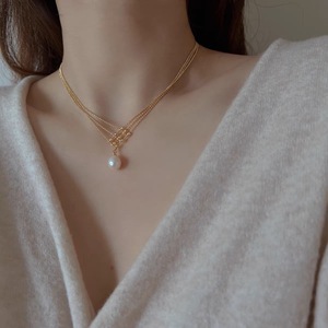 สร้อยคอมุกน้ำจืดชุบทอง 14K สามชั้น สไตล์วินเทจแบบราชสำนัก แสงธรรมชาติโดดเด่น หลายชั้น ดีไซน์ลูกไม้ หรูหรา หนา - Product Image 4