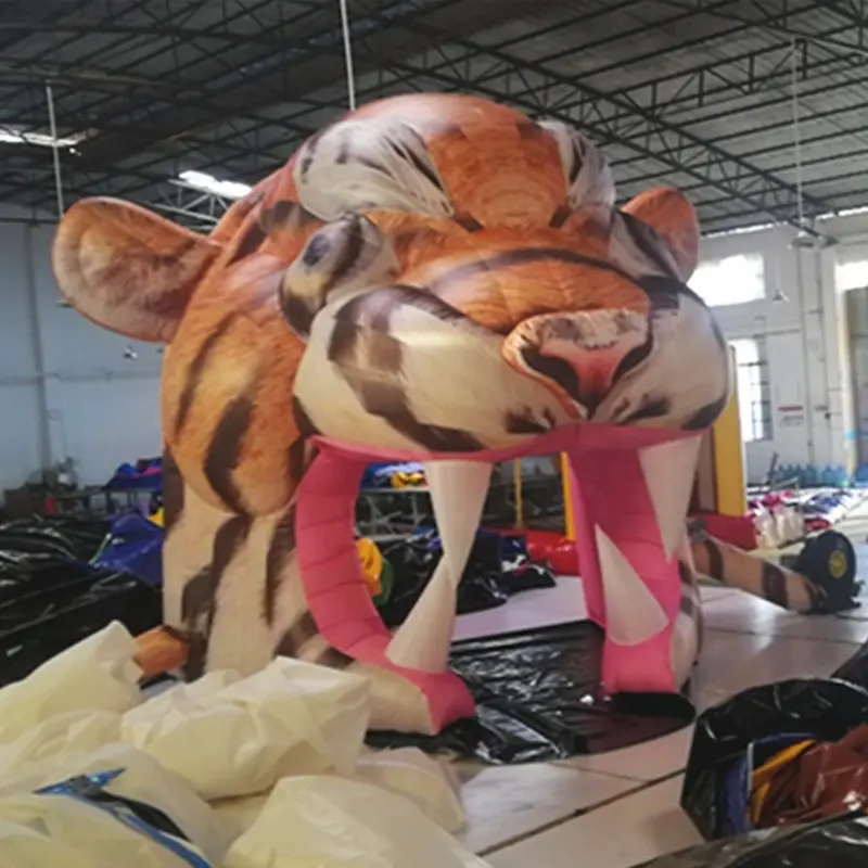 Mainan terowongan hewan kain kepala harimau realistis pintu masuk tiup-bagus untuk tim olahraga