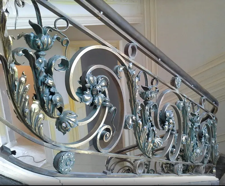 Bella ornamentali in ferro battuto balcone ringhiera in ferro battuto balaustra curva