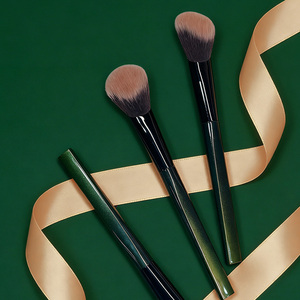 Brocha de Maquillaje LIYA BEAUTY con Degradado de Color, Cerdas Sintéticas Suaves, Mango Esmeralda para Rubor Facial - Product Image 6