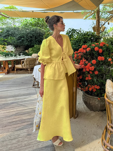 Robe midi en lin jaune avec col en V profond, manches bouffantes, nœud à nouer sur le devant, style décontracté d'été, coupe évasée - Product Image 2