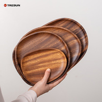 Plateau et assiette multi-usages en bois de noyer massif poli, forme irrégulière, durable et éco-responsable, pour le camping