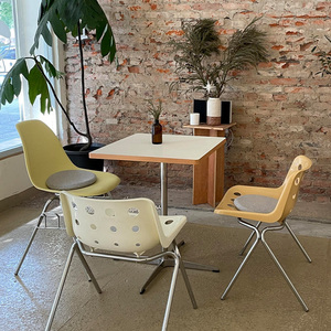 Ensembles <span class=keywords><strong>de</strong></span> meubles <span class=keywords><strong>de</strong></span> restaurant crème <span class=keywords><strong>de</strong></span> style coréen moderne combinaison <span class=keywords><strong>de</strong></span> chaises <span class=keywords><strong>de</strong></span> table design en métal commercial café dessert cuisson gâteau - Product Image 1