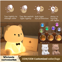 Ours de Noël moderne Lampe de bureau à LED Portable Mobile Ours en peluche Veilleuse Festival Atmosphère Coloré Silicone Alimenté par batterie