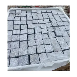 Pavé en granit gris face fendue naturelle G603