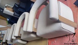 Sofa <span class=keywords><strong>de</strong></span> meubles créatifs tuftés rembourrés base en bois <span class=keywords><strong>de</strong></span> frêne massif pour chambre à coucher, <span class=keywords><strong>salon</strong></span> - Product Image 4