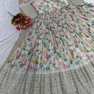 Nouveau costume Anarkali appartenant à une véritable collection d'été de modélisation costume Anarkali dans un nouveau style fantaisie au prix de gros meilleure qualité - Product Image 2