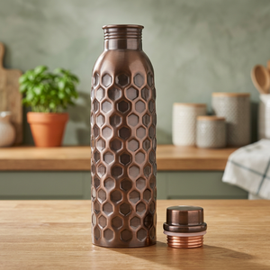 Botella de Agua de Cobre con Diseño en Relieve Agradable NA204 de BS International, 750 ml, Ecológica, Apta para Alimentos, Segura para Agua Hirviendo, Apta para Lavavajillas - Product Image 2