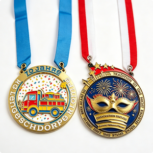 Médaille personnalisée en alliage de zinc plaqué or avec émail dur, motif camion de pompiers et carnaval, pour célébration d'anniversaire - Product Image 1