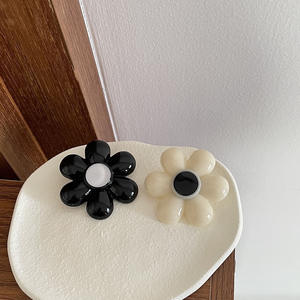 Broches de luxe Vintage perle Designer chaîne broche femmes camélia costume accessoires bijoux à la mode - Product Image 2