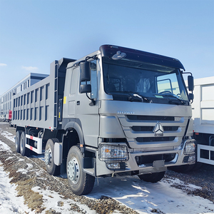 Camión Volquete Gris Sinotruk HOWO de 400HP, 8x4, Camión Volquete de Servicio Pesado para Minería, Construcción y Transporte - Product Image 3