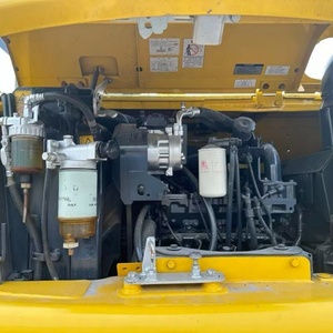 Excavadora de cadenas usada japonesa de 7 toneladas Komatsu PC70, eficiente en consumo de combustible, robusta, para paisajismo, en venta. - Product Image 3