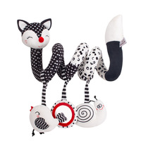 2022 lit noir et blanc pour bébé suspendu jouets en peluche multifonctionnels autour du lit de renard de dessin animé T035