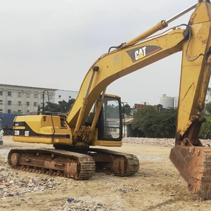 Vente flash : Excavatrice sur chenilles d'occasion Cat 320B, bien entretenue, pour travaux de terrassement et projets de construction lourde. - Product Image 2