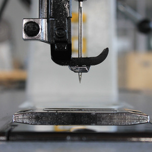 Machine à coudre industrielle à aiguille simple pour matériaux extra épais avec alimentation synchrone supérieure/inférieure, origine Hebei, tête simple - Product Image 4