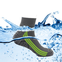 Chaussettes d'escalade de randonnée unisexes d'hiver de service OEM motif tricoté en laine imperméable personnalisable