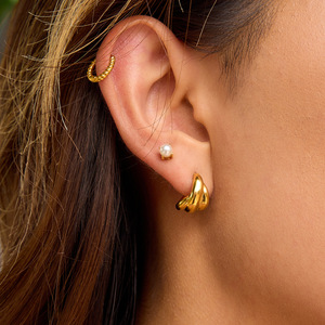 Boucles d'oreilles à trois couches géométriques plaquées or 18 carats pour femmes, bijoux tendance - Product Image 2