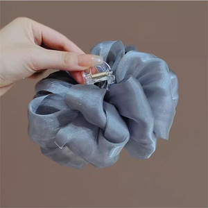 Pince à cheveux élégante en tissu effet nuage de soie, grande pince requin pour femme - Product Image 4