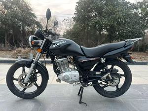 Suzuki EN125 d'occasion, 125cc, refroidissement par air, monocylindre, faible vibration, moto <span class=keywords><strong>de</strong></span> rue à essence usagée - Product Image 2